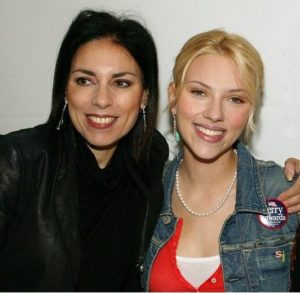 Scarlett johanson and his mother