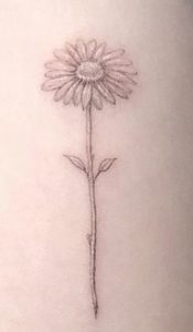 Maisie Williams sunflower tattoo