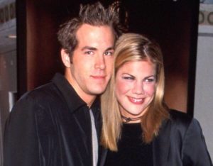 Ryan Reynods dated Kristen Johnston