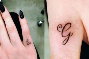 Sophie Turner finger tattoo