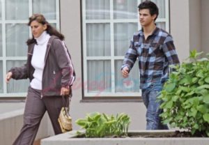 taylor lautnor with his mother