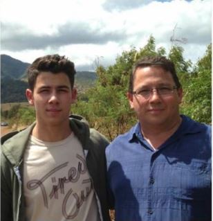 Nick Jonas with his father Paul Kevin Jonas, Sr.