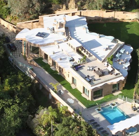 Rihanna house in Hollywood Hills - $5 million