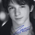 Zachary Gordon signature