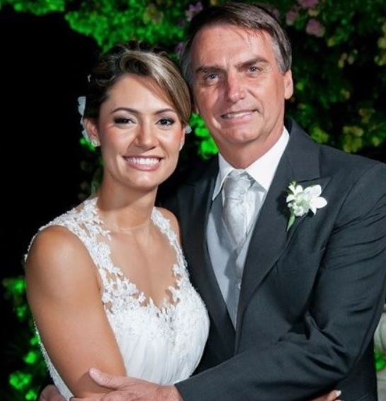 Jair Bolsonaro with wife Michelle Reinaldo image