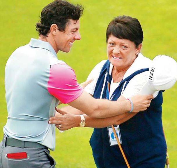 Rory Mcilroy with mother Rosie McIlroy