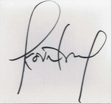 Kourtney Kardashian Signature