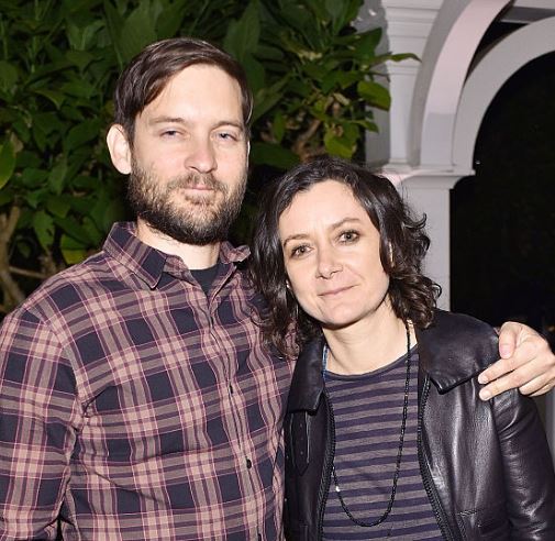 Sara Gilbert and Tobey Maguire dated