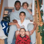 Aaron Gordon with his father and siblings