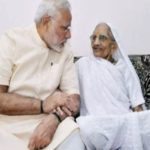 Narendra modi with mother Hiraben Modi