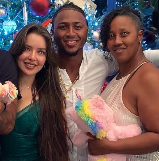 Ozzie Albies with girlfriend and mother