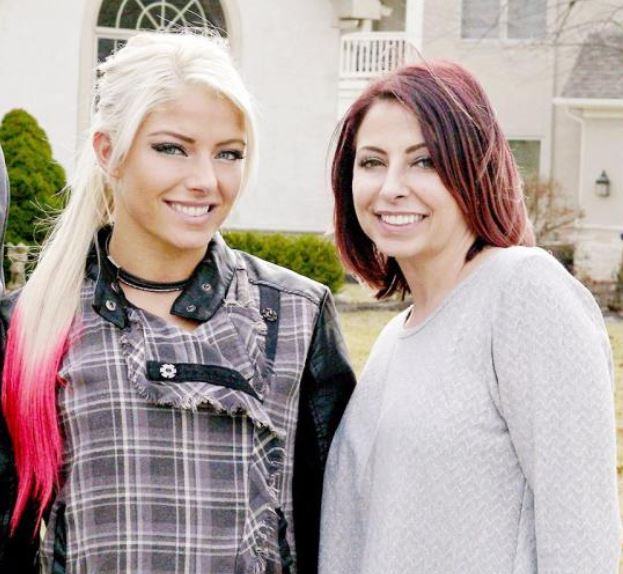 dommer frugter nuance Alexa Bliss with mother Angela Kaufman | Celebrities InfoSeeMedia