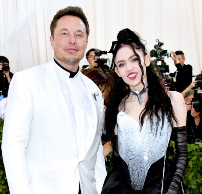 Elon Musk with girlfriend Grimes image