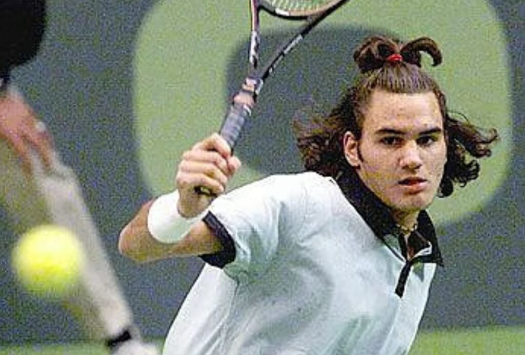 Roger Federer young Playing Tennis