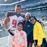 Ndamukong Suh with his sisters