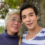 Ludi Lin with his mother