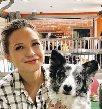 Vanessa Ray with her pet dog