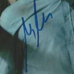 Alvaro Morte signature