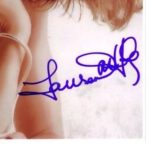 Lauren Holly signature