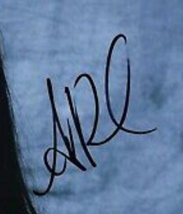 Amanda Brugel signature
