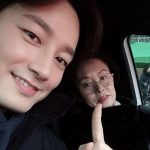 Lee Hyun-wook with his mother