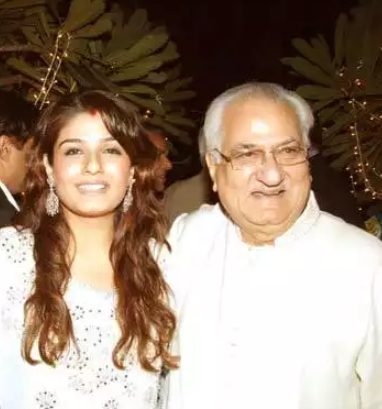 Raveena Tandon with her father Ravi Tandon