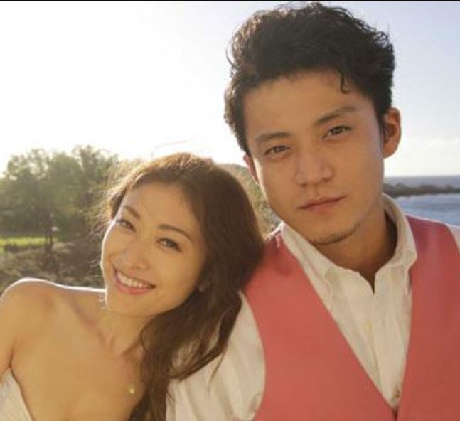 Shun Oguri with his girlfriend Yu Yamada
