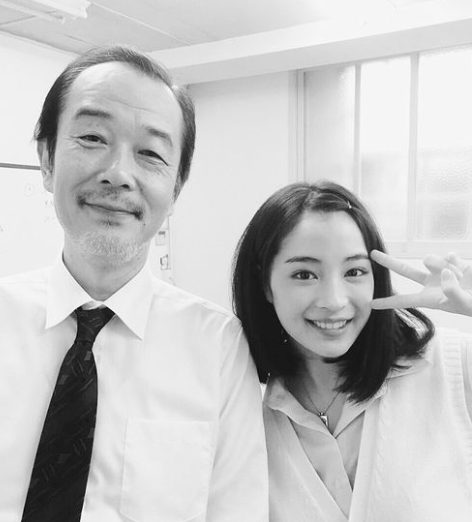 Suzu Hirose with her father