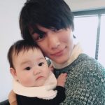 Taishi Nakagawa with his child