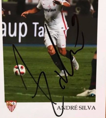 André Silva signature