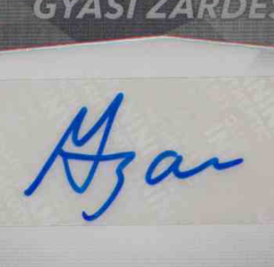 Gyasi Zardes signature