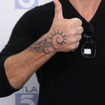 Seann William Scott's right hand tattoo