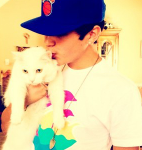 Austin Mahone with his pet cat