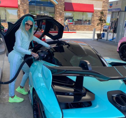 Jeffree Star with her another car