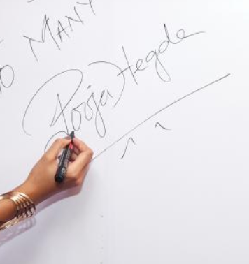 Pooja Hegde signature