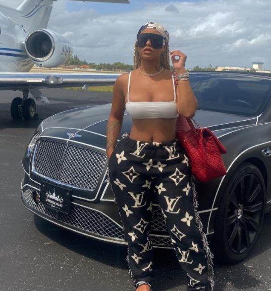 Alexis Skyy with her car