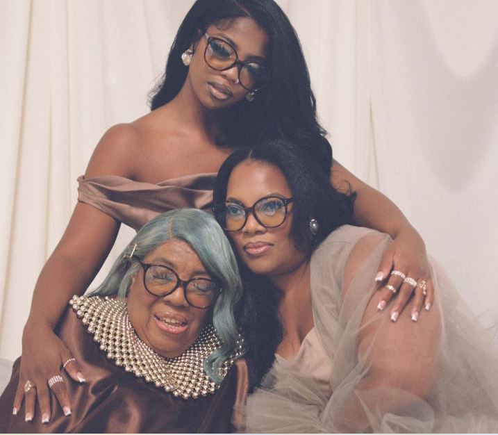 De'arra Taylor with her mother and sister Zaria Mosley