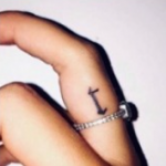 Lottie Tomlinson Tattoo on fingers