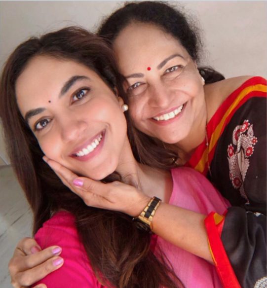 Ritu Varma with her mother Sangeeta Varma