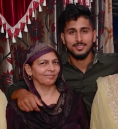 Umran Malik with his mother Seema Begum