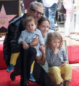 jeff goldblum with his childrens and wife
