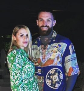 Aaron Chalmers : Bio, familly, net worth