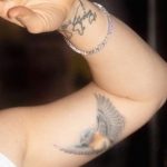 Joanna Noëlle's left hand tattoos