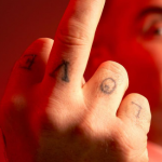 Robbie Williams's finger tattoos
