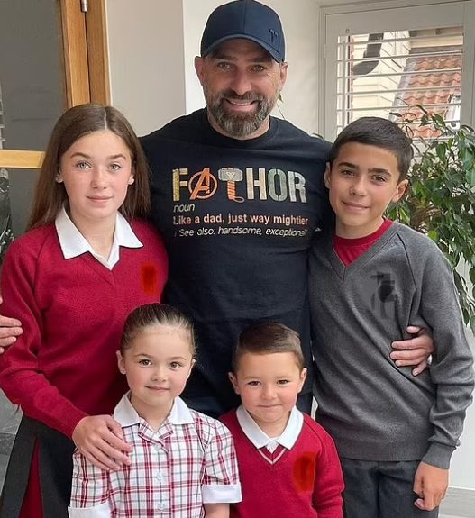 Ant Middleton with his another son and daughter