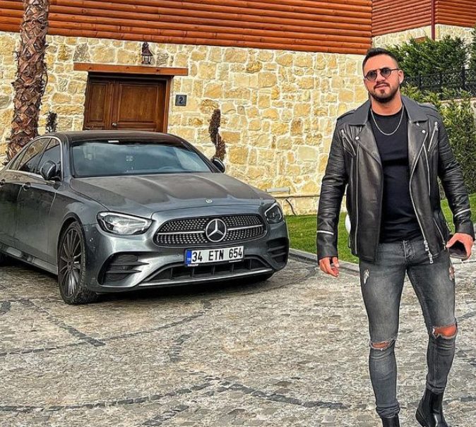 Gökhan Çıra with his car