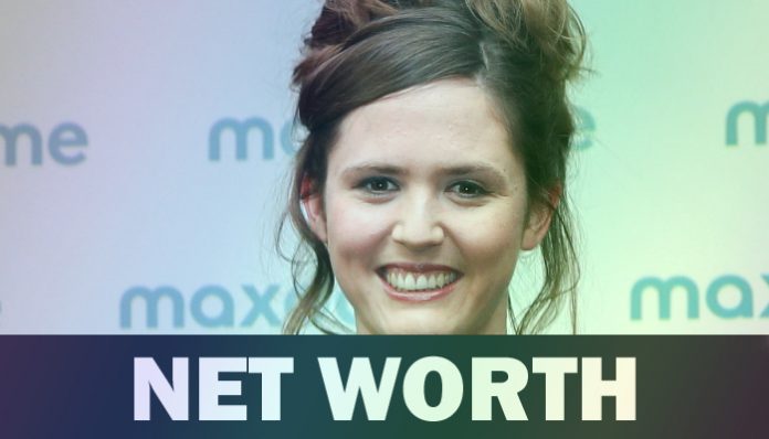 Emily Cox : bio, family, net worth