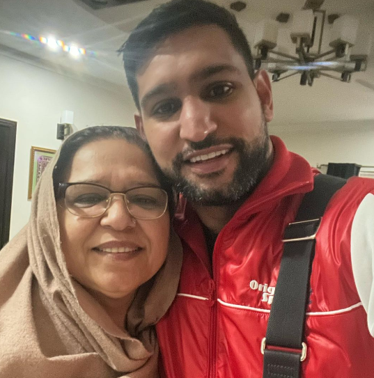 Amir Khan with his mother Falak Khan