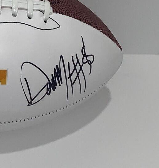 Darnell Wright signature