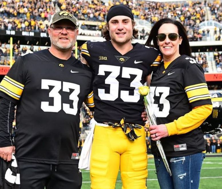 Riley Moss with his parents